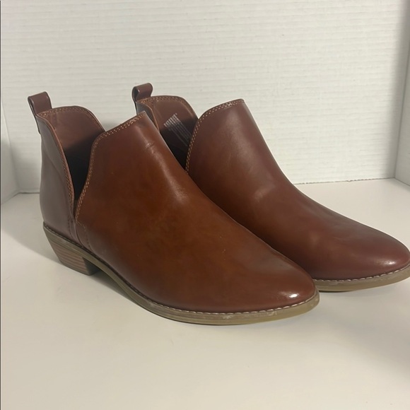 Universal Thread Brown Leather Ankle Boots - S1 - Picture 1 of 5